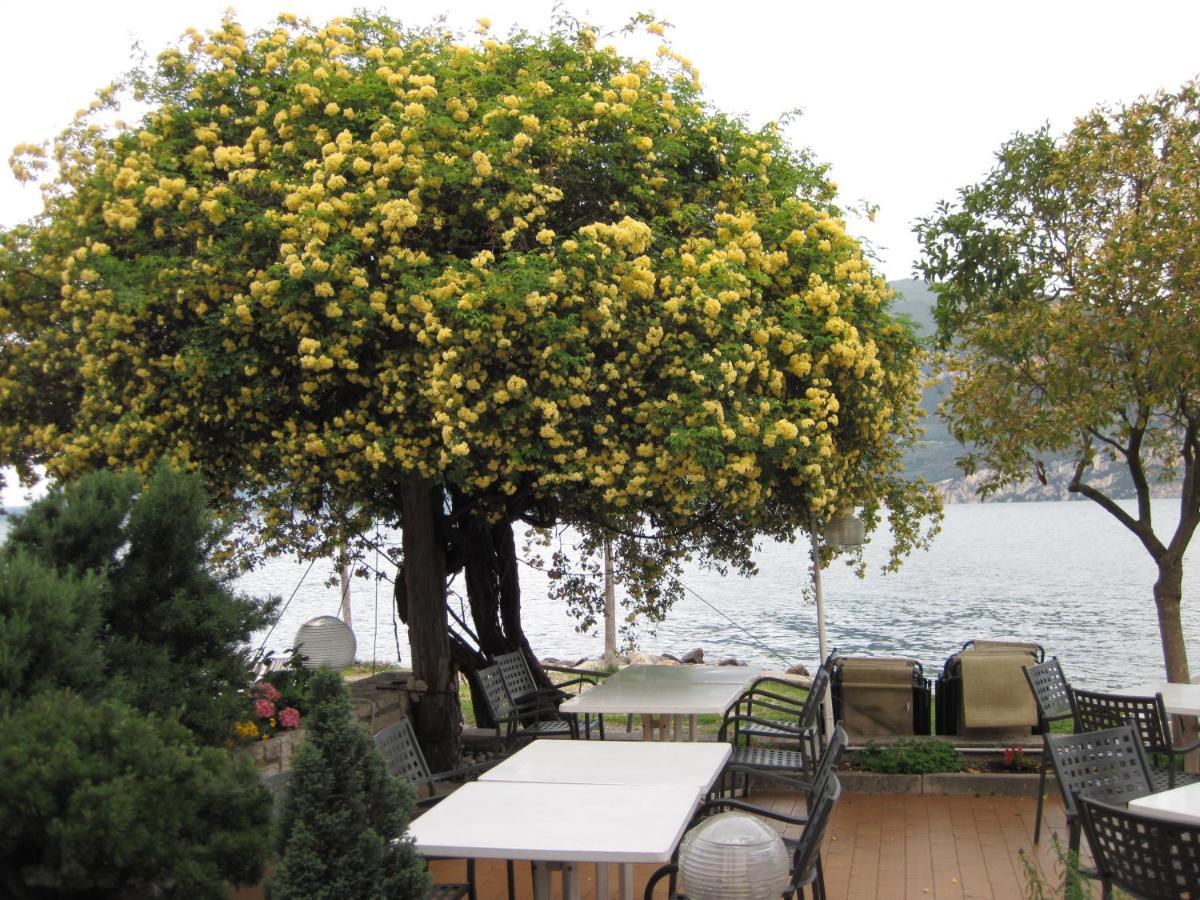 Piccolo Hotel Direkt Am See Brenzone sul Garda Eksteriør bilde