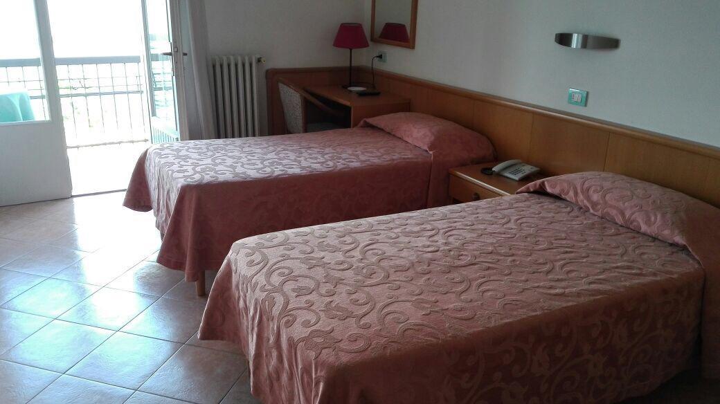 Piccolo Hotel Direkt Am See Brenzone sul Garda Eksteriør bilde