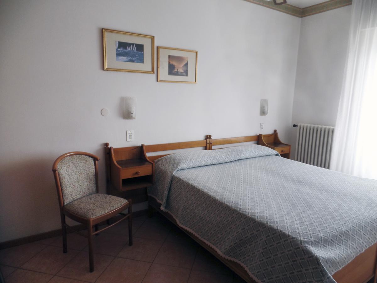 Piccolo Hotel Direkt Am See Brenzone sul Garda Eksteriør bilde