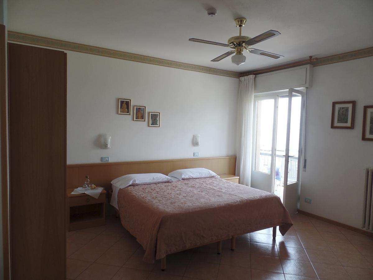 Piccolo Hotel Direkt Am See Brenzone sul Garda Eksteriør bilde