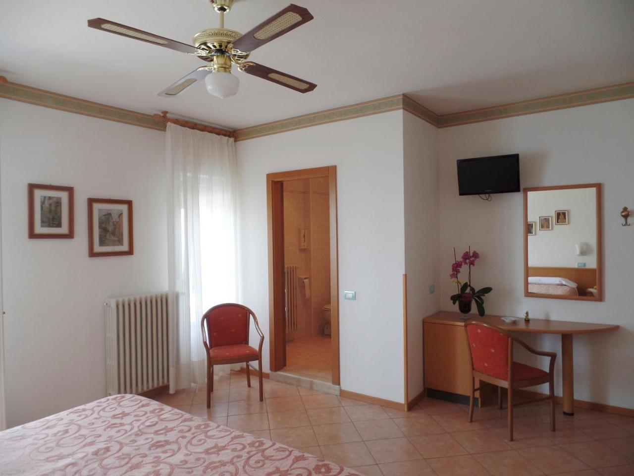 Piccolo Hotel Direkt Am See Brenzone sul Garda Eksteriør bilde